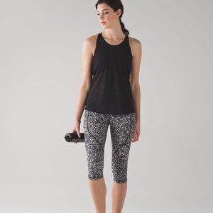 SALE!! Lululemon Outrun Crop 17” Mini Cinder Lace Sz8
